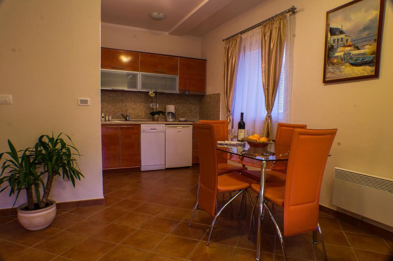 Dmm Apartments Tivat Bagian luar foto