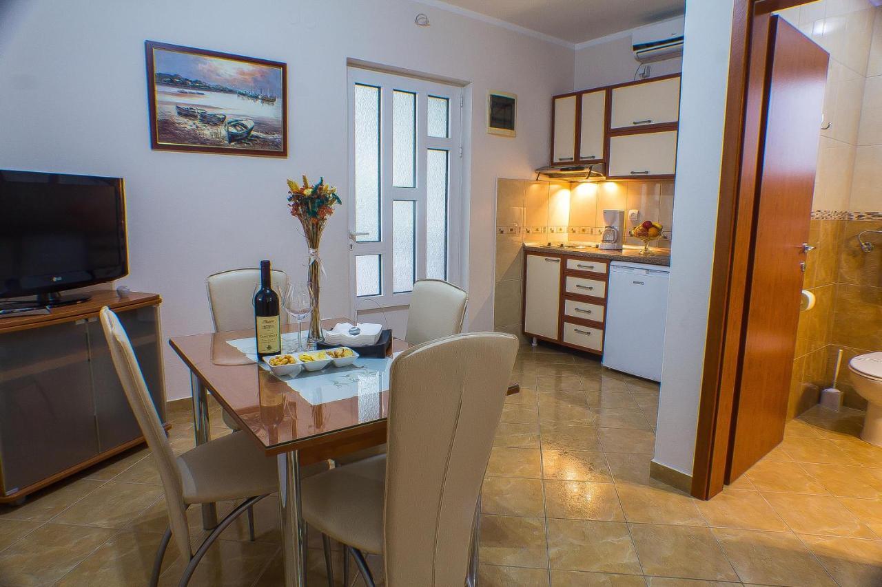 Dmm Apartments Tivat Bagian luar foto