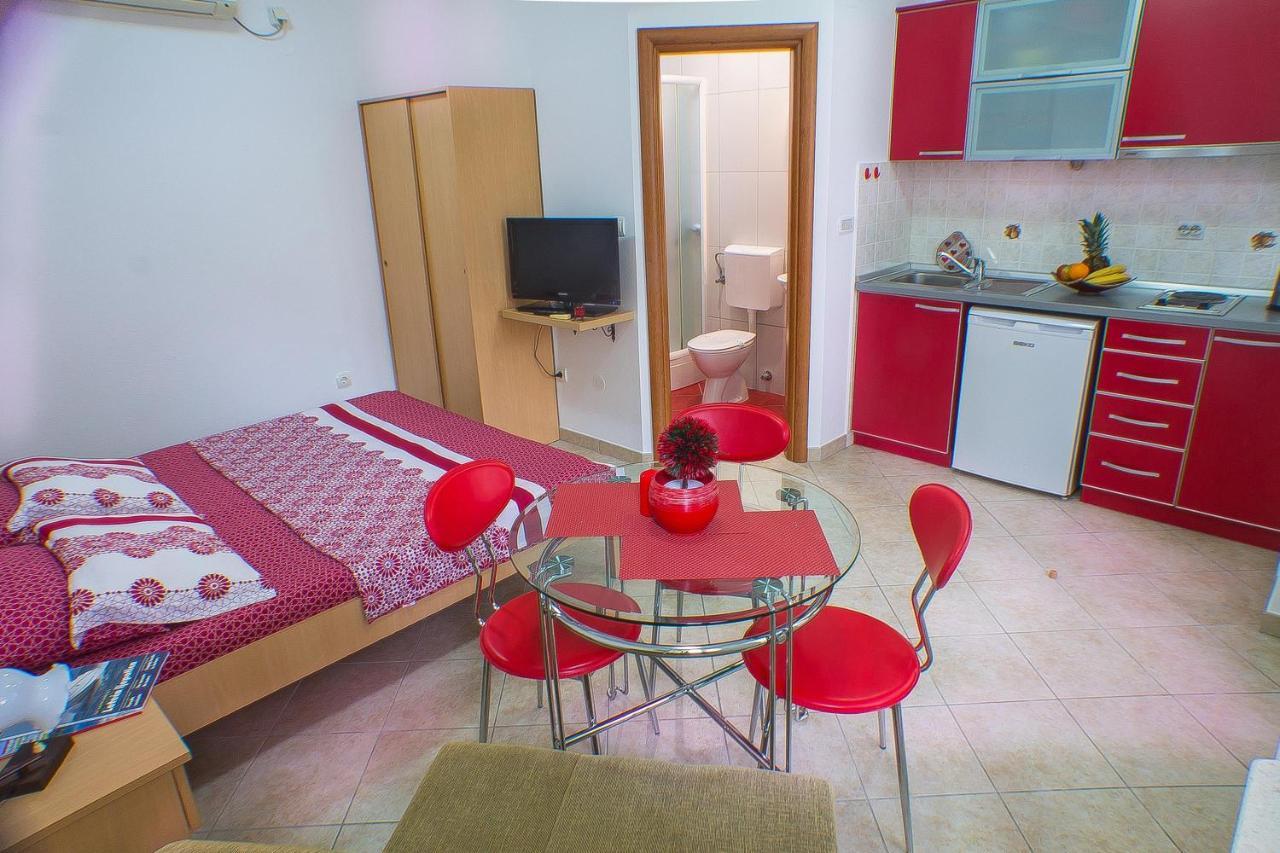 Dmm Apartments Tivat Bagian luar foto