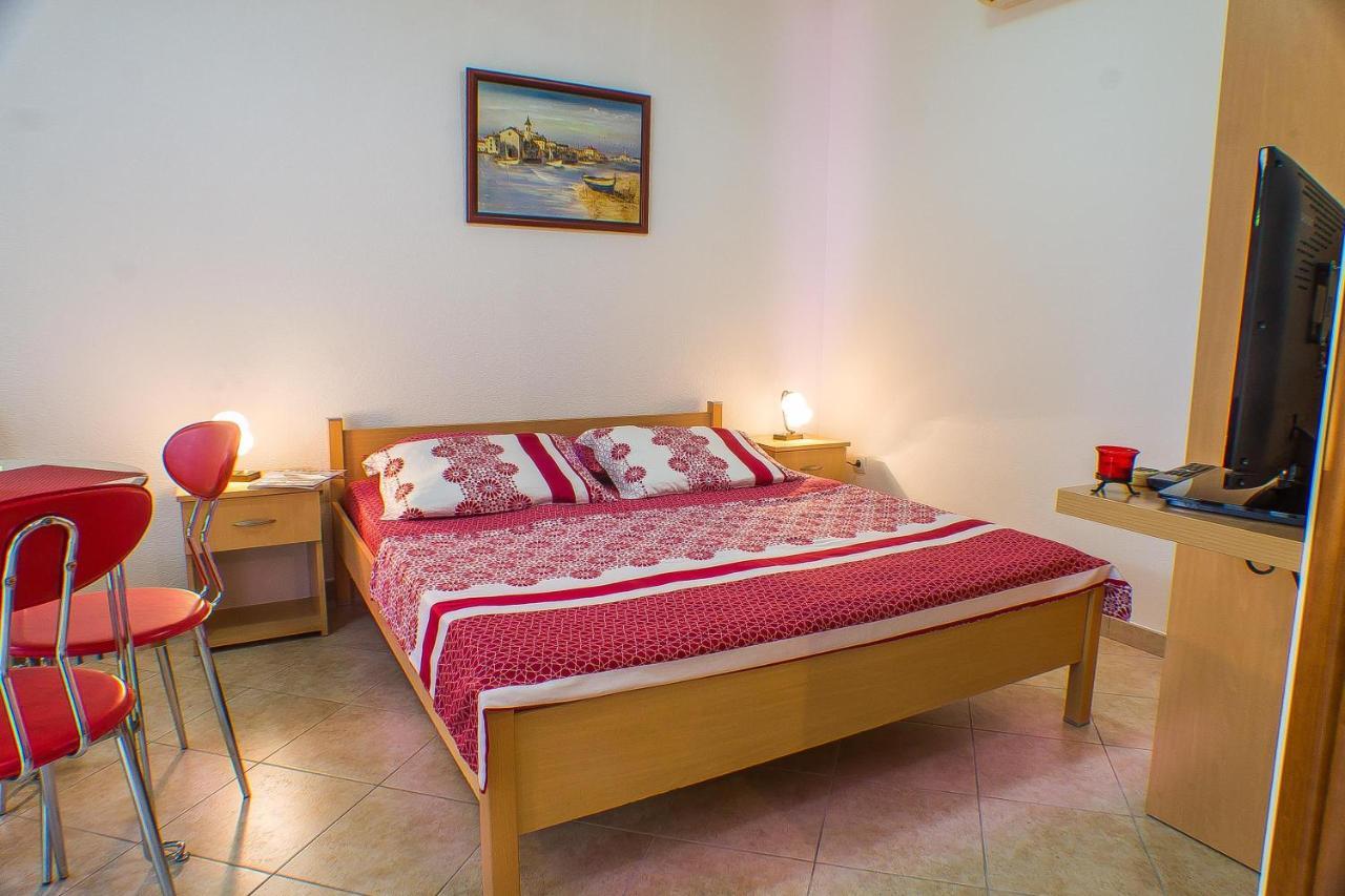 Dmm Apartments Tivat Bagian luar foto