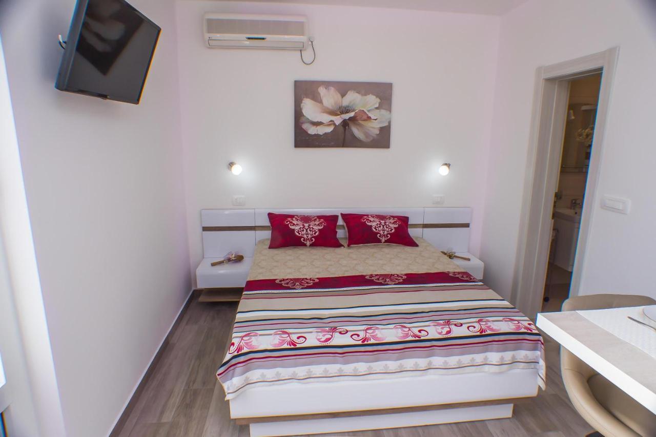 Dmm Apartments Tivat Bagian luar foto