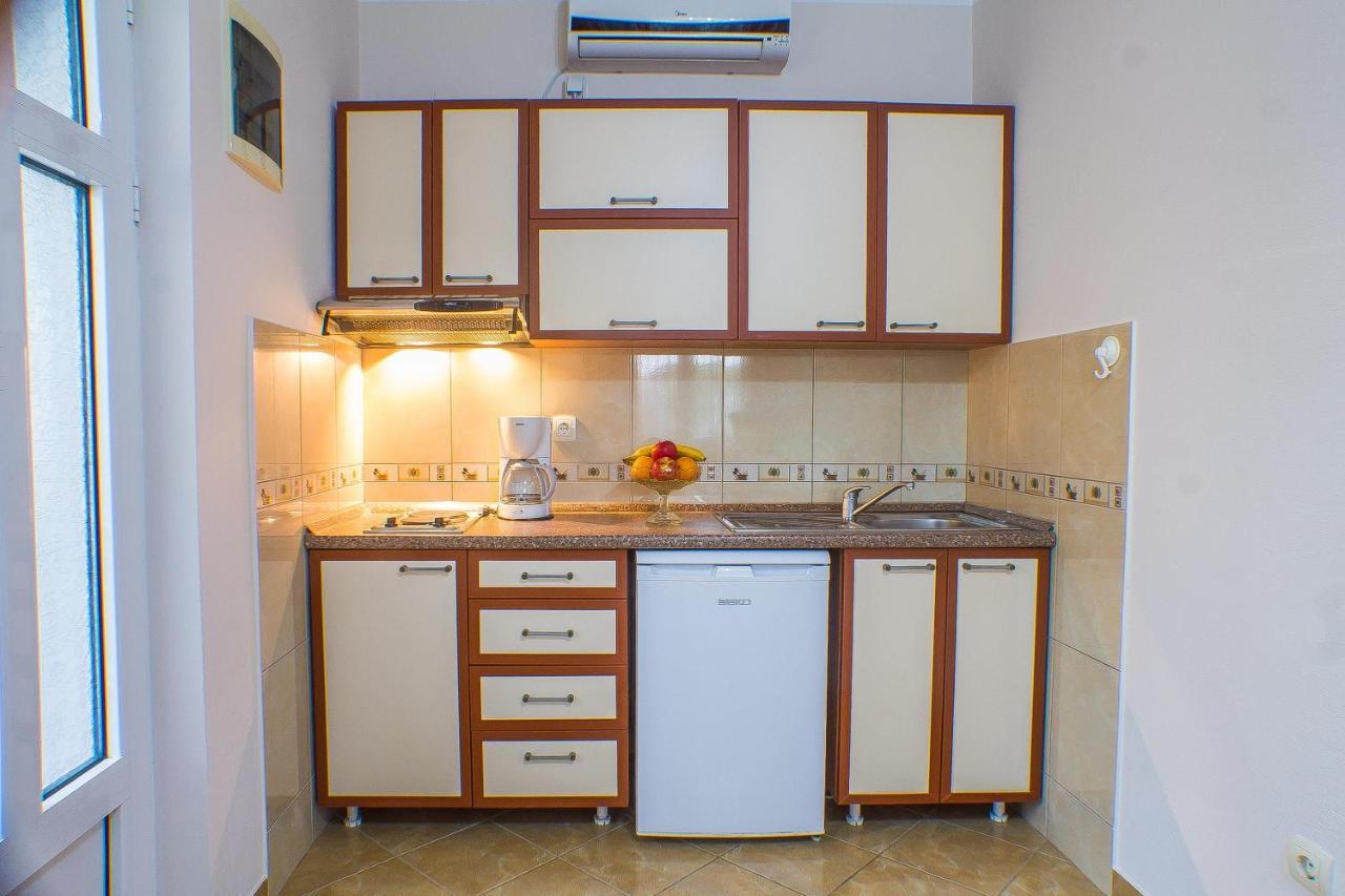 Dmm Apartments Tivat Bagian luar foto