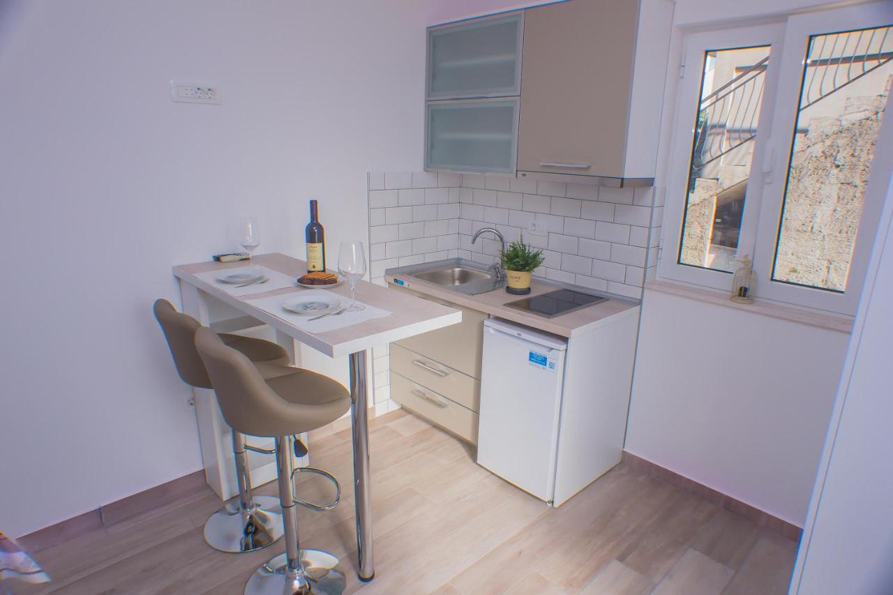 Dmm Apartments Tivat Bagian luar foto