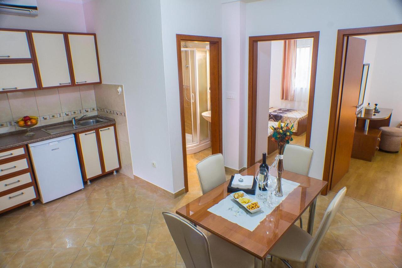 Dmm Apartments Tivat Bagian luar foto