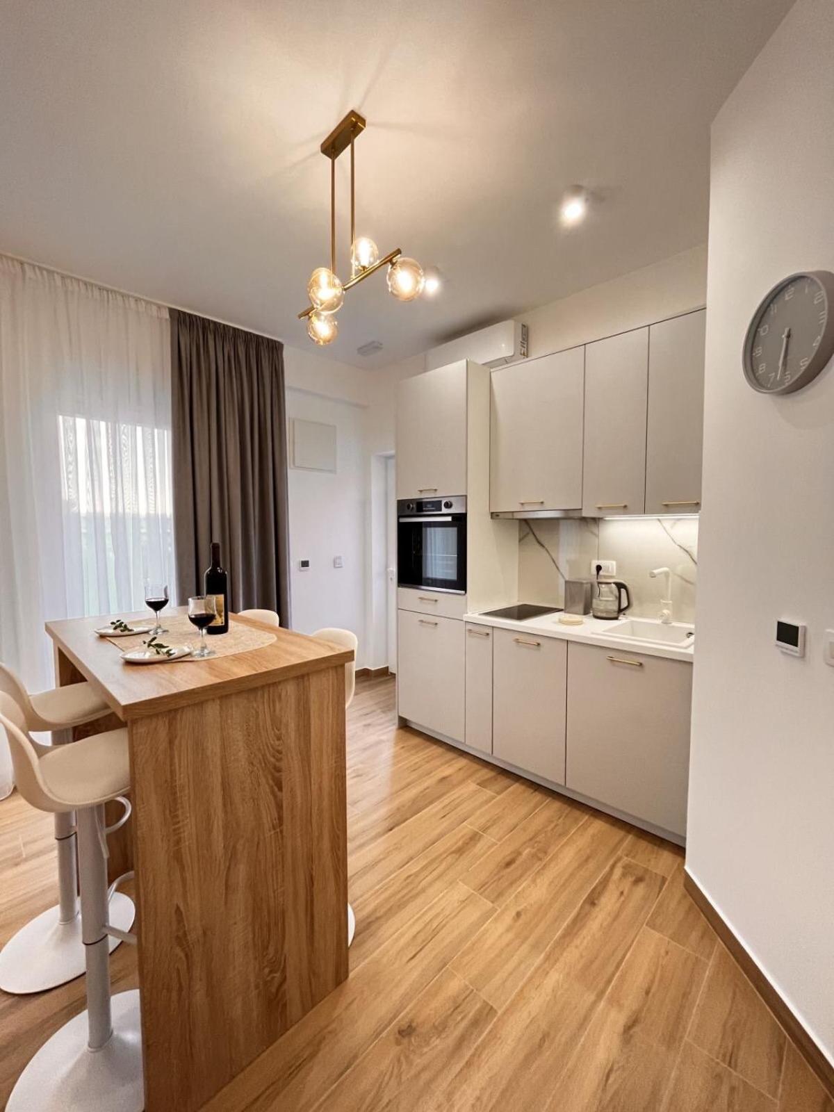 Dmm Apartments Tivat Bagian luar foto