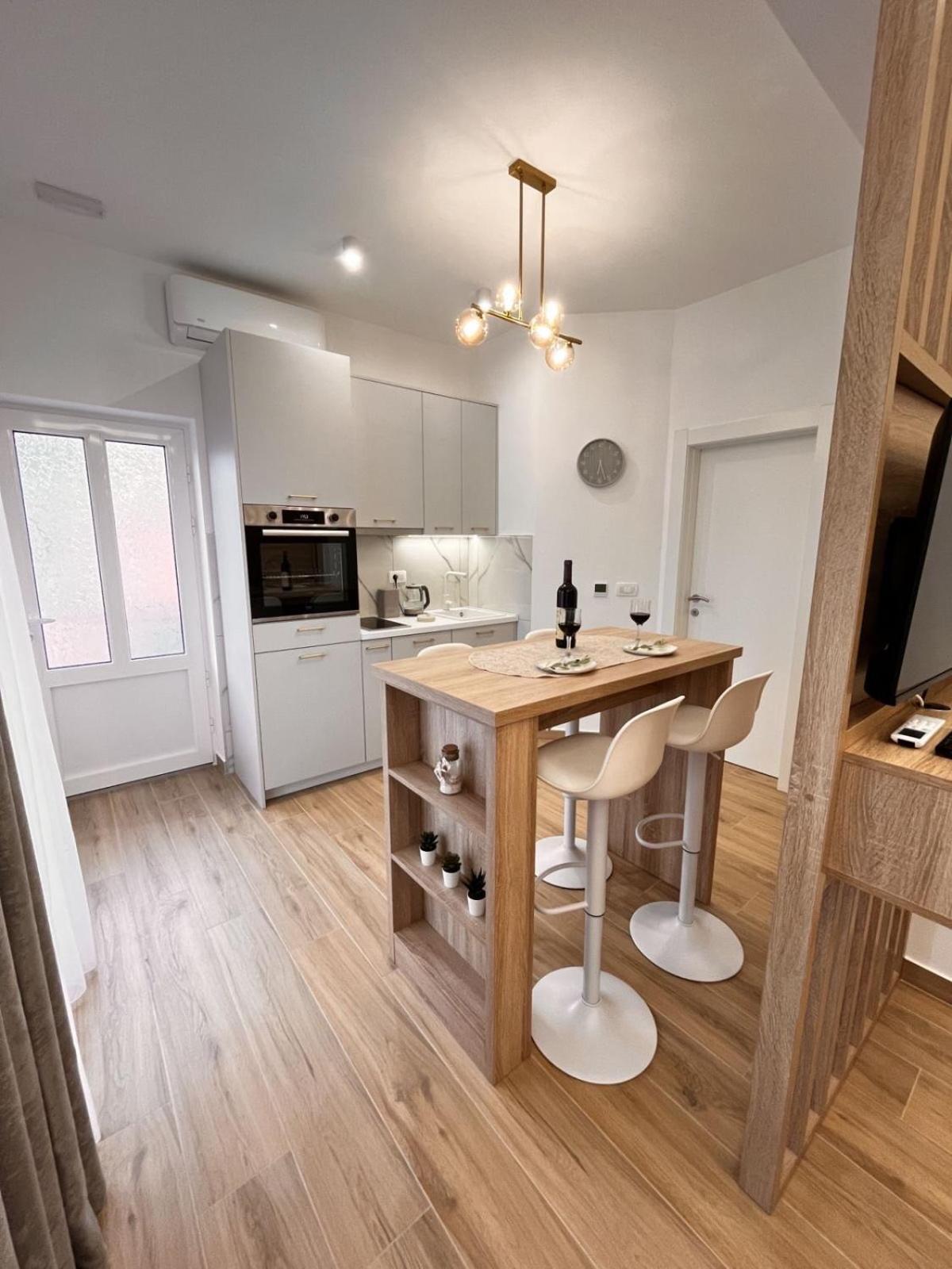 Dmm Apartments Tivat Bagian luar foto
